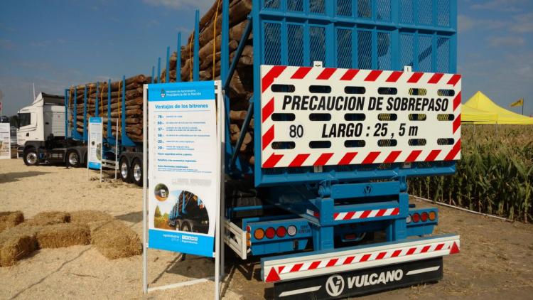 Agroindustria presentó los bitrenes forestales