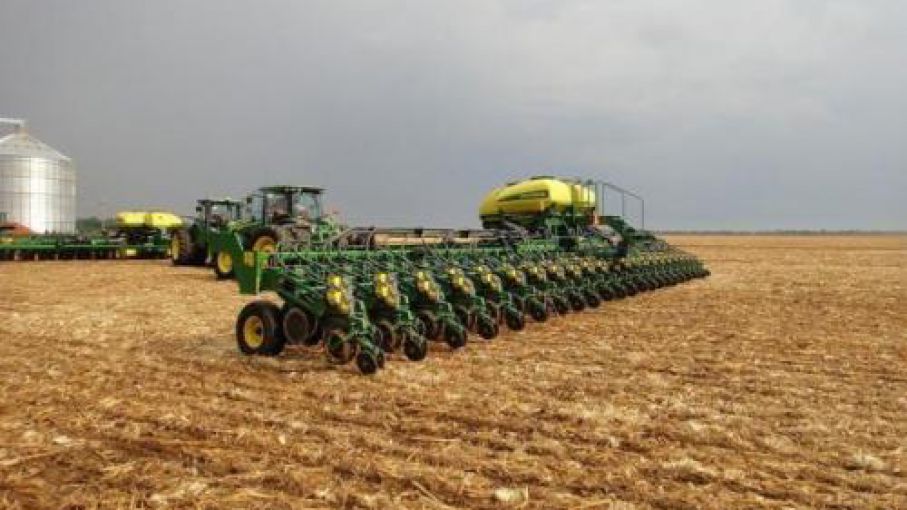 La siembra de soja avanzó con fuerza en última semana y finalizó en el norte la cosecha de trigo