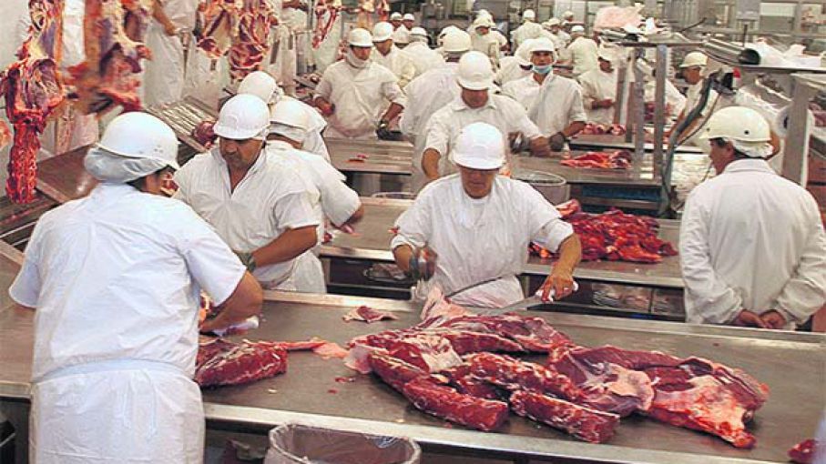Frígorificos exportadores encaran 2023 lejos de los récords de este año y surge el reclamo de un "dólar carne"