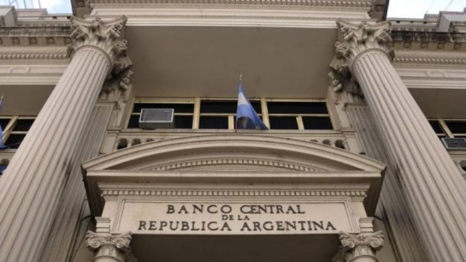 Menos cepo al dólar para el agro y el sector automotriz