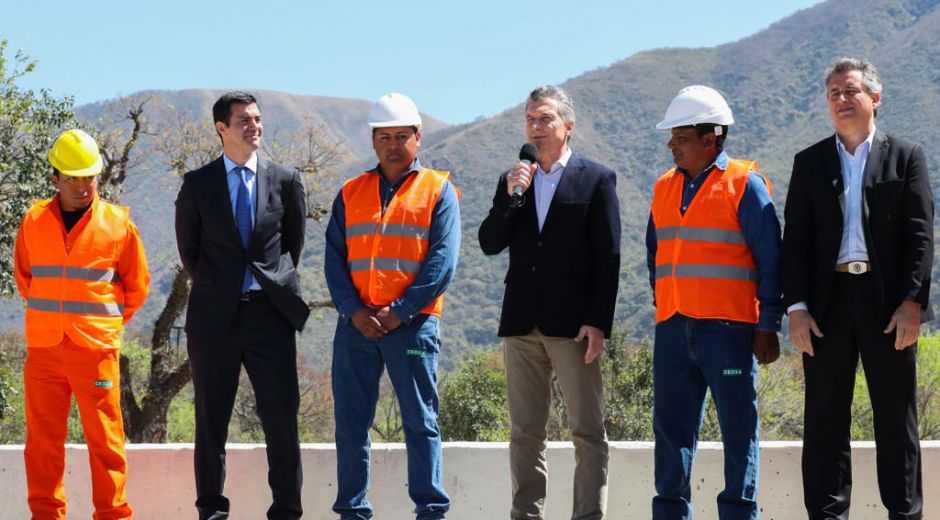  Macri inauguró obras para el área tabacalera de Salta