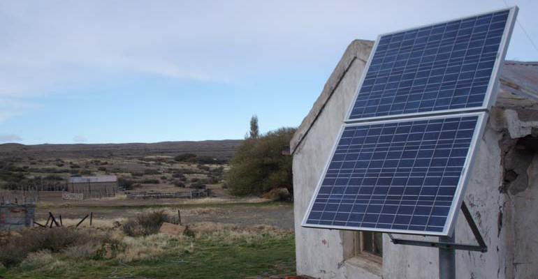 Entregarán kits de energía solar para hogares rurales
