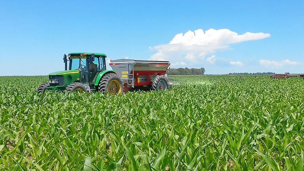 La entrega de fertilizantes "contribuir a la mejora productiva de los campos", asegur Neme