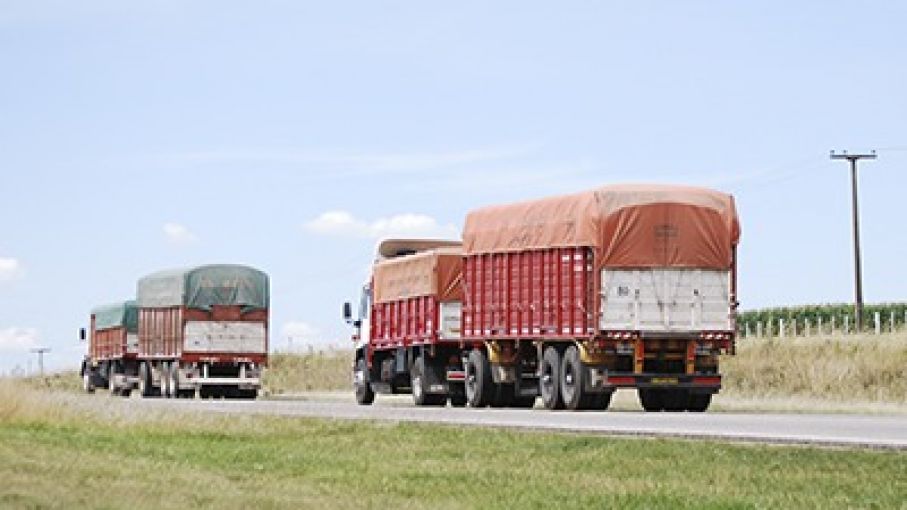 Ya no resulta más caro transportar granos en camión desde el norte al Gran Rosario