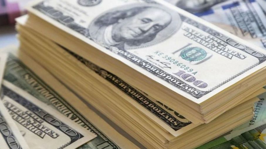 El dólar oficial cerró a $111,67