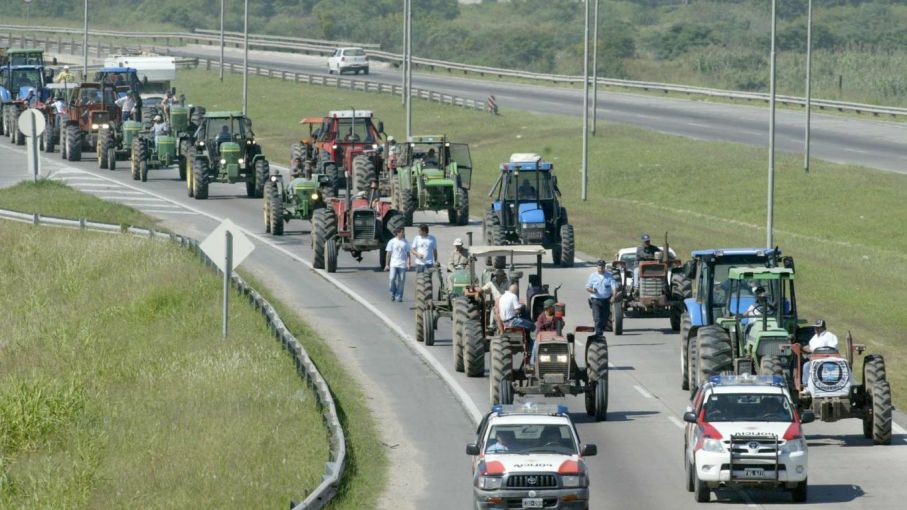 Crece la movilización del campo: asambleas, "tractorazos" y marchas de protesta en el interior del país