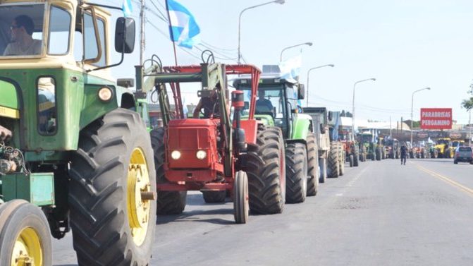 Comienza el tractorazo en reclamo de soluciones a la crisis que atraviesa la fruticultura