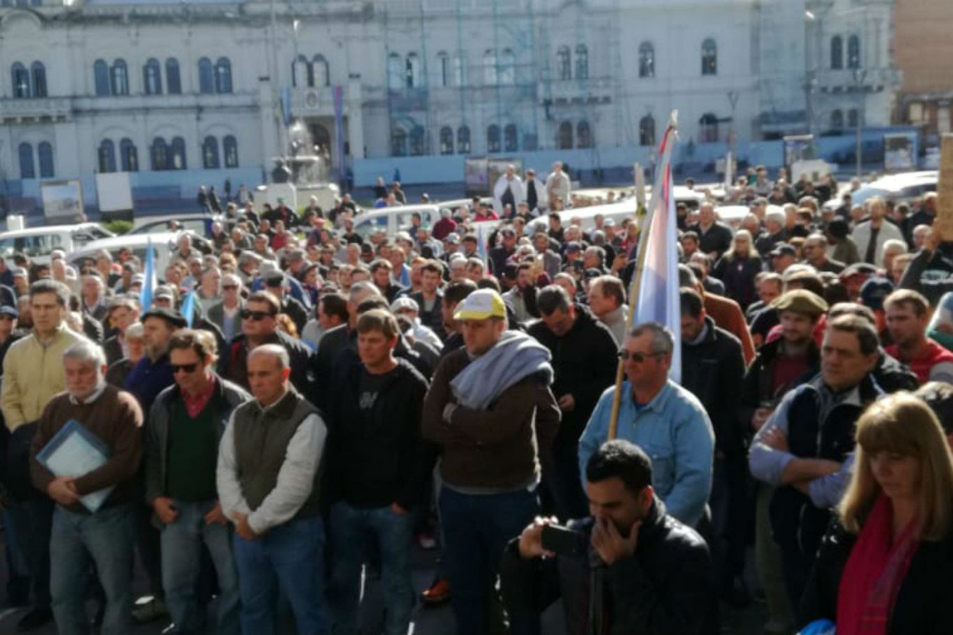 Productores se sienten avasallados por la suba de los impuestos