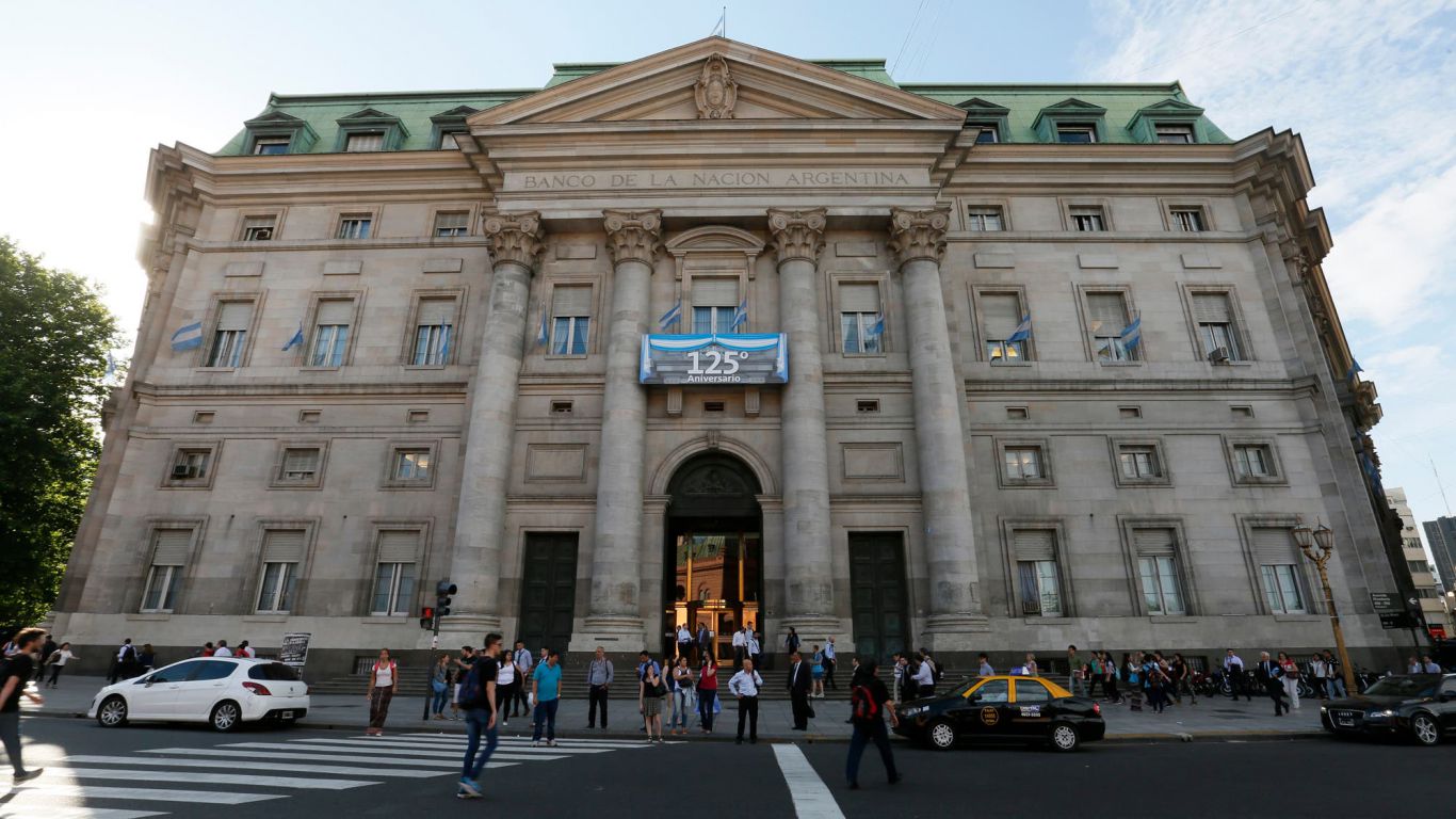 El gobierno transforma el Banco Nación en sociedad anónima