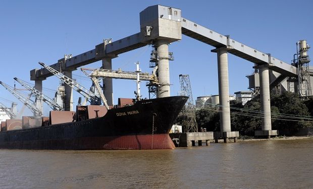 Tripulantes de buque que operaba en Timbúes dieron positivo