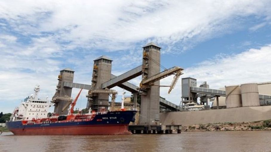 Calculan pérdidas de US$ 100 millones diarios por paros gremiales en puertos y aceiteras