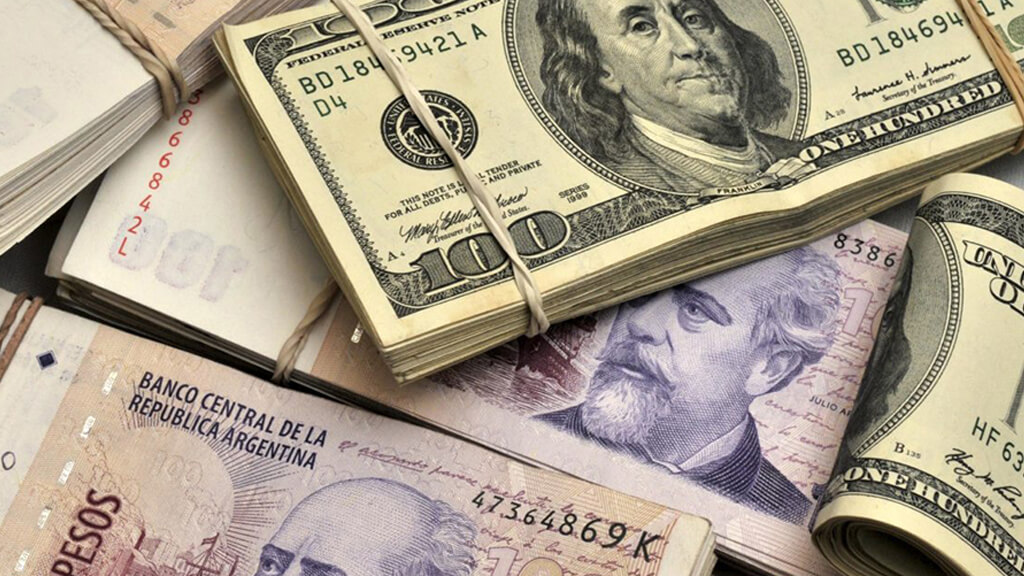 Economistas coinciden en la necesidad de estabilidad macroeconómica de largo plazo para la industria