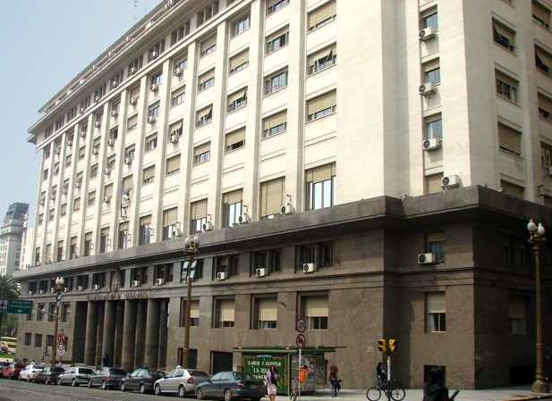 El Tesoro logró financiamiento por $5,7 billones en abril, muy por encima de los vencimientos
