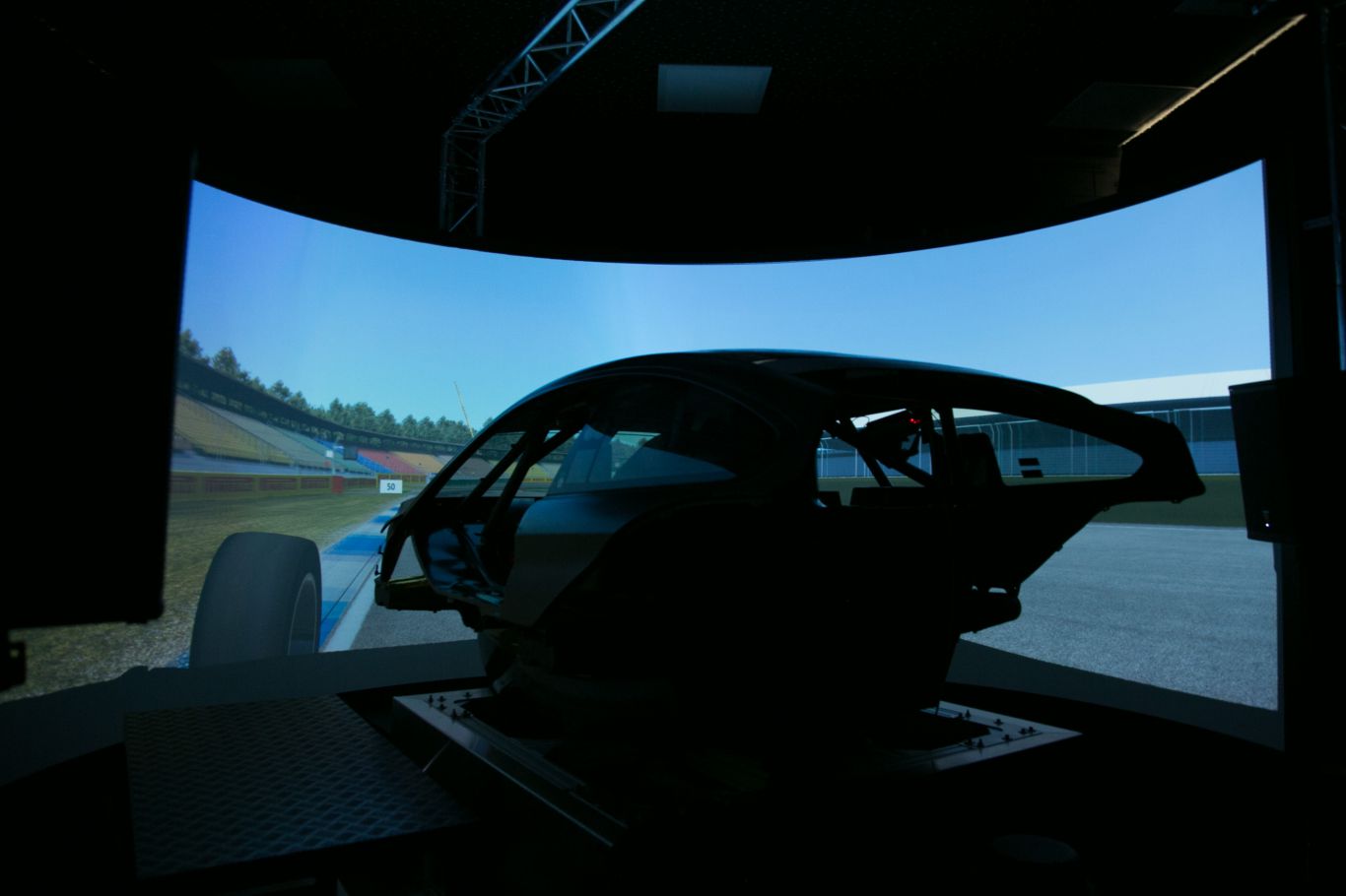 El simulador de BMW Motorsport acelera el desarrollo y el trabajo de puesta a punto para pilotos e ingenieros.