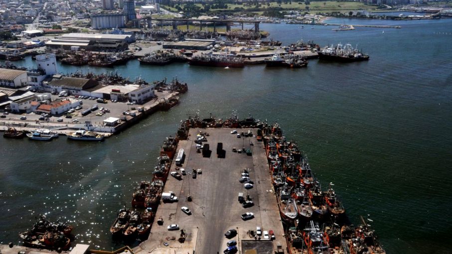 Desguace de buques inactivos en el Puerto de Mar del Plata