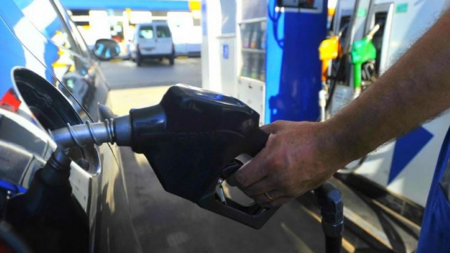 Desde el 1 de mayo, YPF bajará el precio de los combustibles