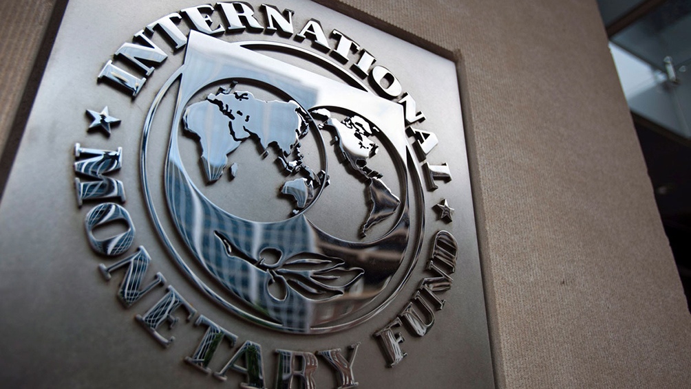 El FMI prevé que la economía argentina caerá este año 11,8% y repuntará 4,9% en 2021