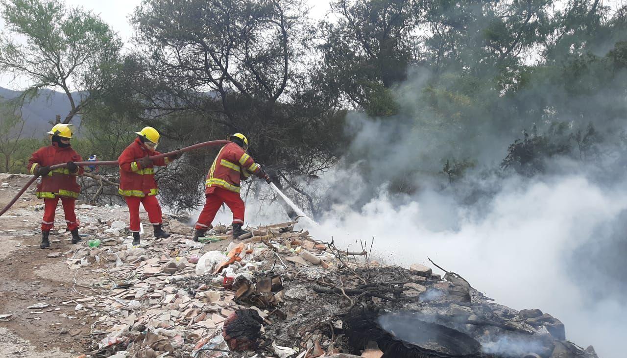 Jujuy, La Rioja y Córdoba mantienen focos activos, en tanto lograron extinguir el fuego en Salta