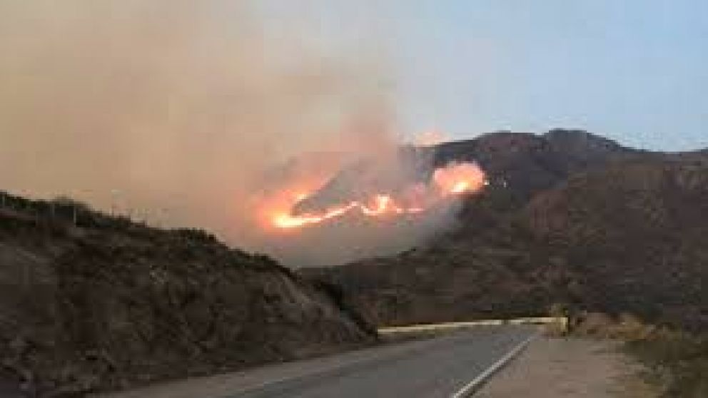 Con dos frentes de fuego se complica la situacin de los incendios forestales en San Luis