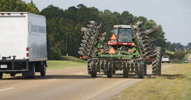 Vialidad Nacional y entidades rurales consensuaron circulación de maquinaria agrícola en las rutas