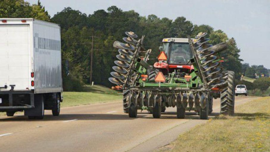 Vialidad Nacional y entidades rurales consensuaron circulación de maquinaria agrícola en las rutas