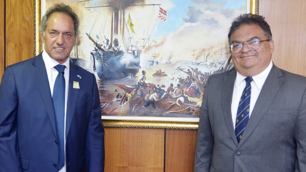 La llegada del enviado de Bolsonaro "achica la grieta con Brasil"