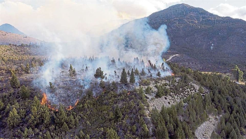 El incendio de El Bolsón que afectó más de 7 mil hectáreas se encuentra "contenido"