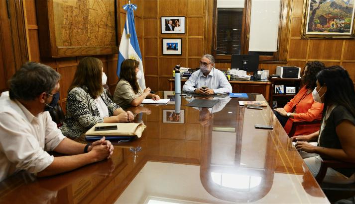 Basterra se reunió con la intendenta de La Rioja para analizar proyectos para pequeños productores