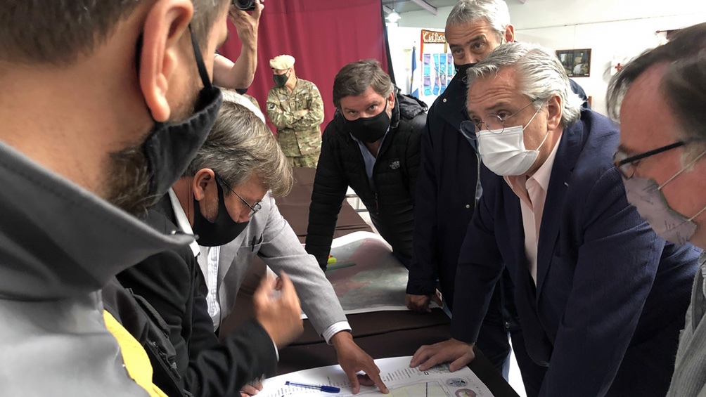 Cinco detenidos por la agresión a la comitiva presidencial en Chubut y siguen los allanamientos