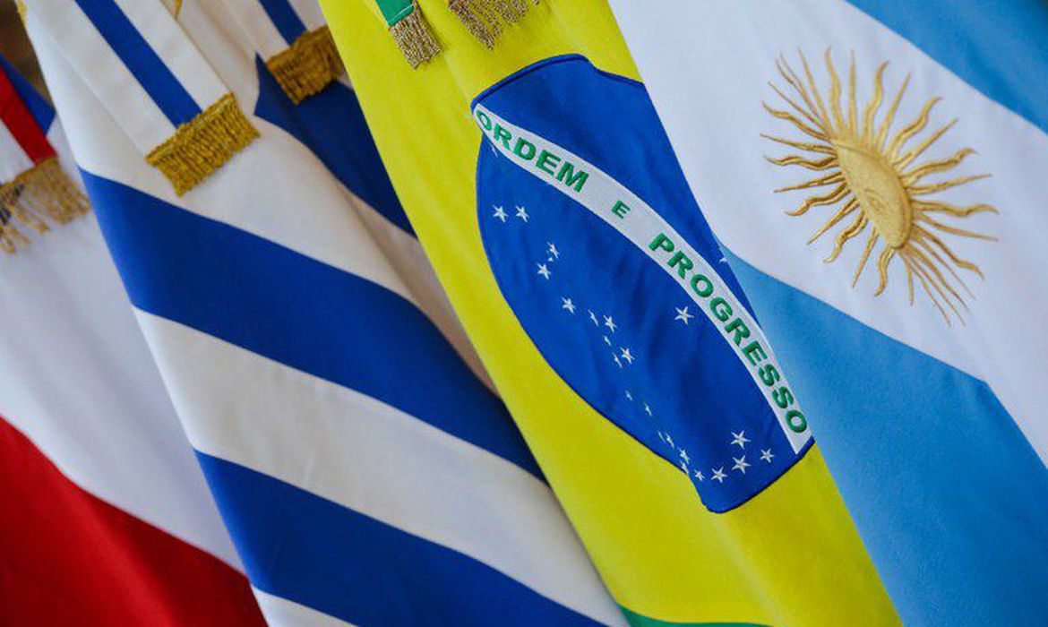 Con presión de Brasil, el Gobierno discute rebaja de aranceles en Mercosur pero pide tiempo