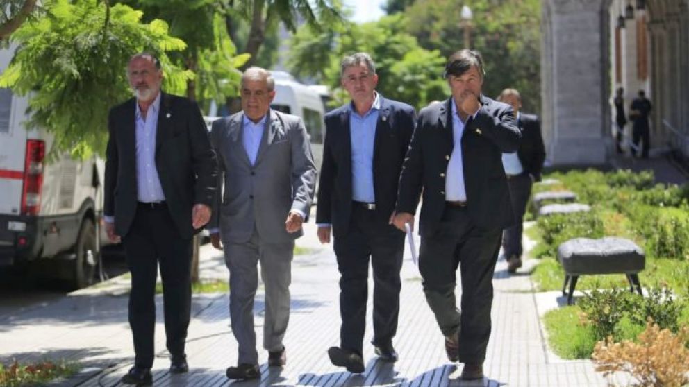 Mesa de Enlace se rene para decidir si contina con cese de comercializacin