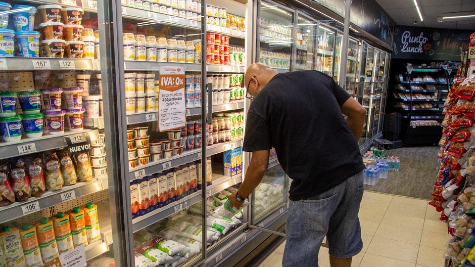 Acuerdan incrementar la producción de lácteos y suman 32 artículos a Precios Cuidados