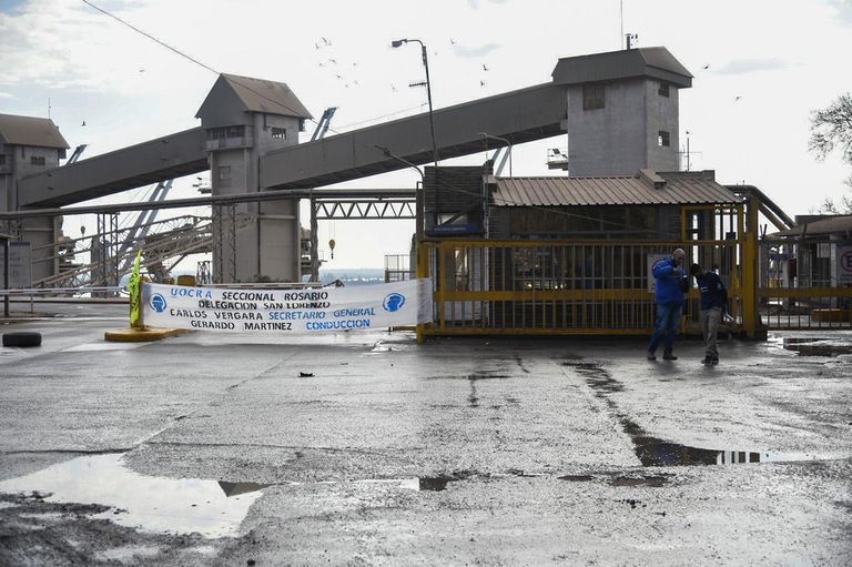 Conciliación obligatoria en conflicto entre trabajadores de Construcción y terminales portuarias