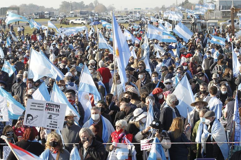 Masiva movilización del campo contra la politica del gobierno