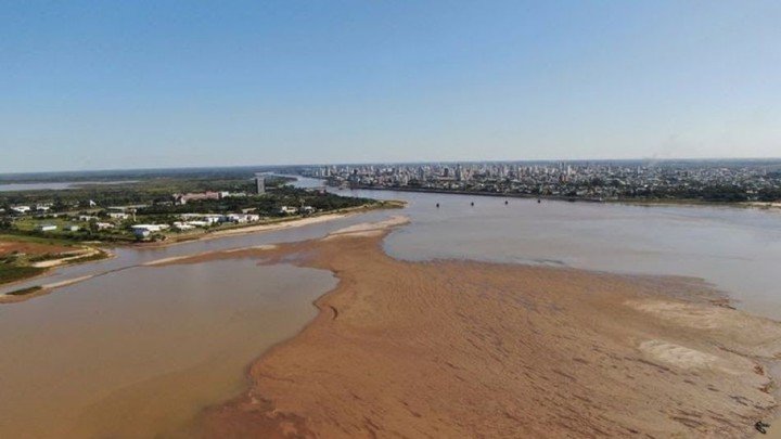 Adivierten que el Paraná sigue en bajante extraordinaria