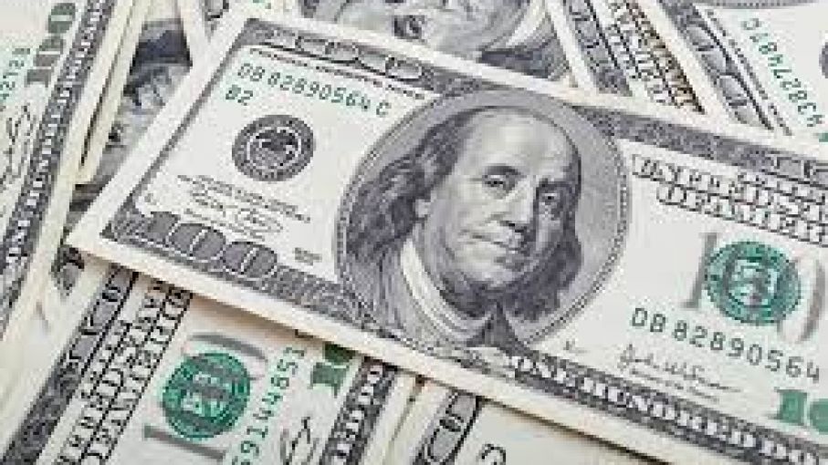El dólar minorista cerró en $102,30