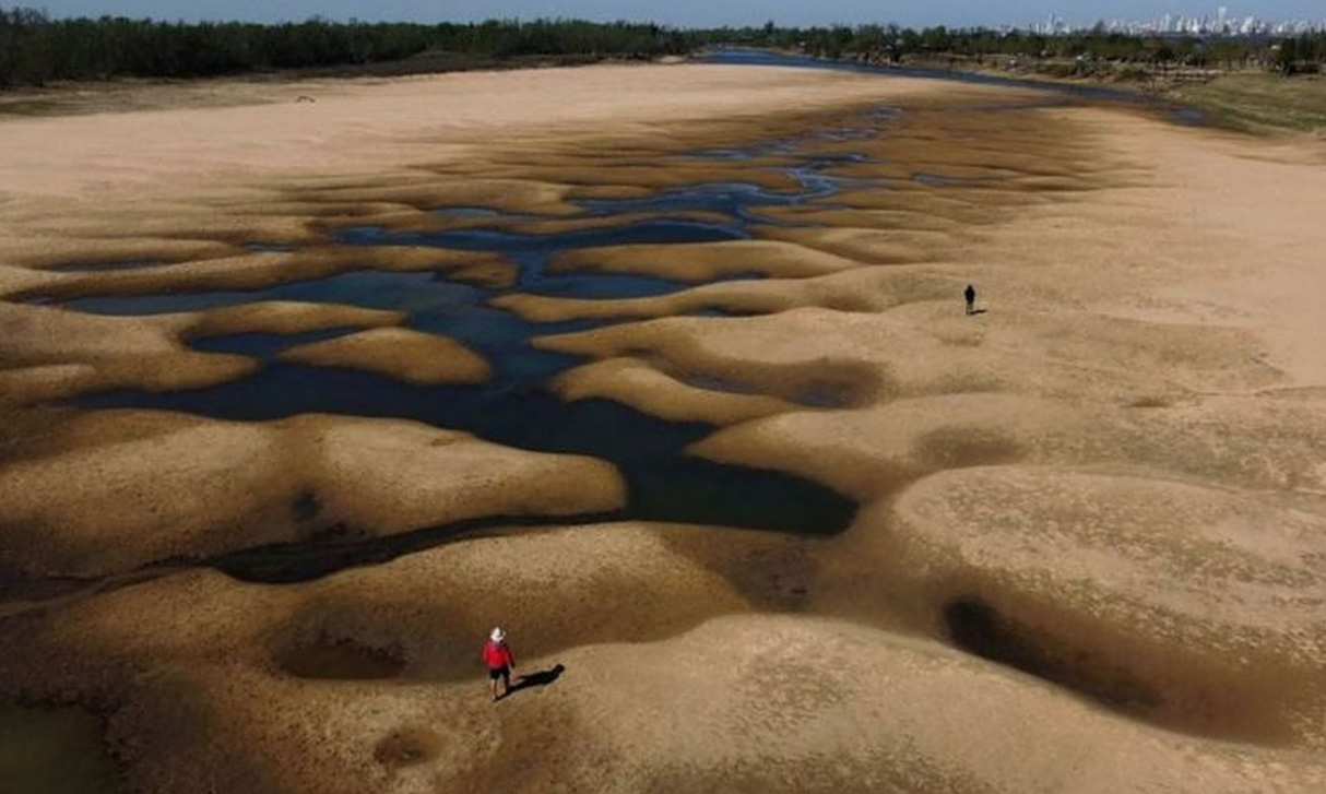 Las impactantes imágenes de la mayor sequía en 77 años del río Paraná