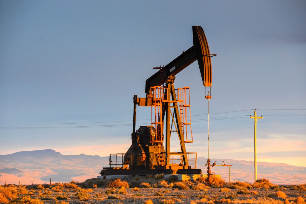 Cabandié afirmó que es necesario "ir dejando los combustibles fósiles"