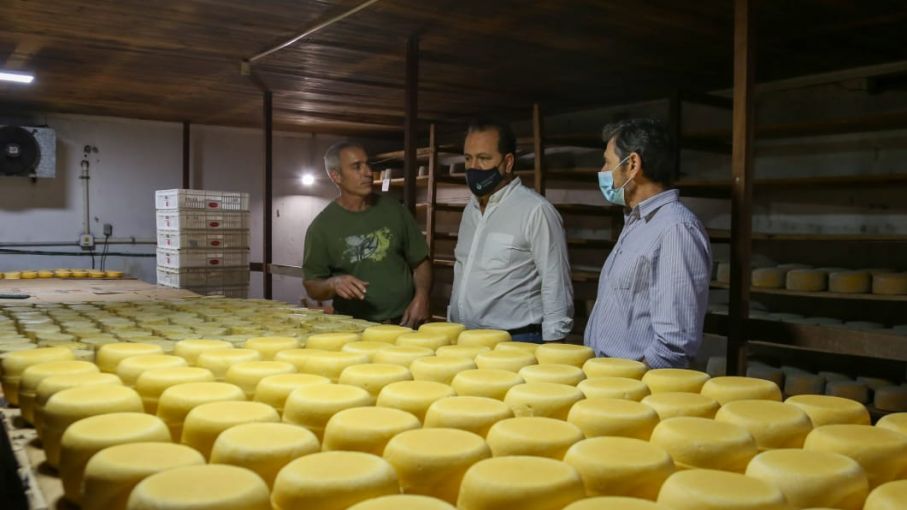 "Trabajamos para generar empleo y arraigo en nuestros pueblos del interior"