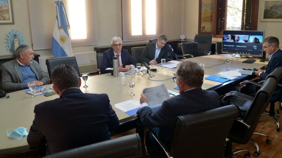 Domínguez se reunió con entidades para acordar documento sobre sostenibilidad del sistema productivo