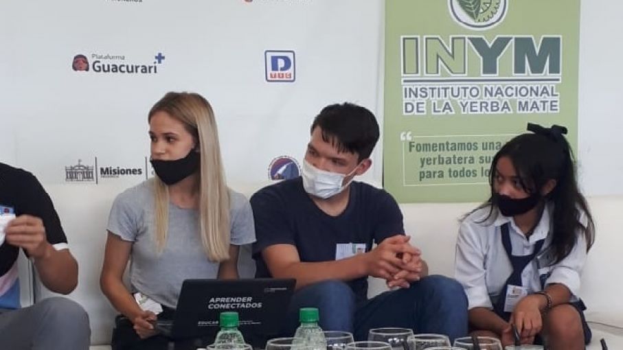 El mate estuvo presente en la instancia del Parlamento Juvenil del Mercosur