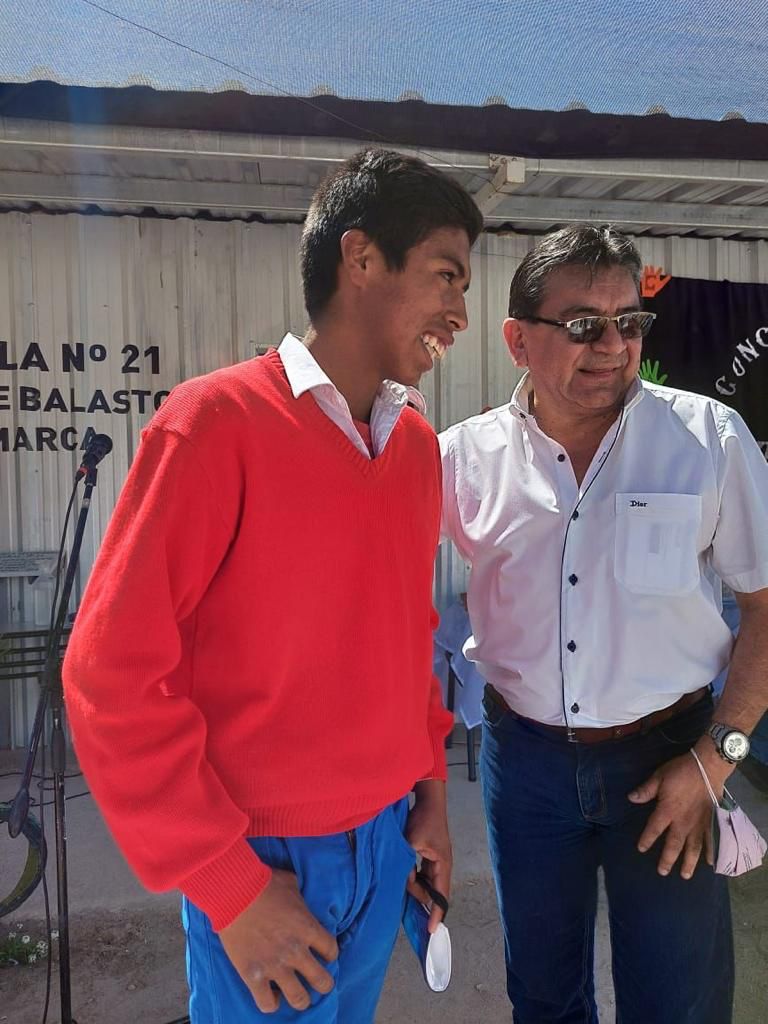 El líder de UATRE  potencia su alcance territorial y entrega bicicletas en una escuelita rural 