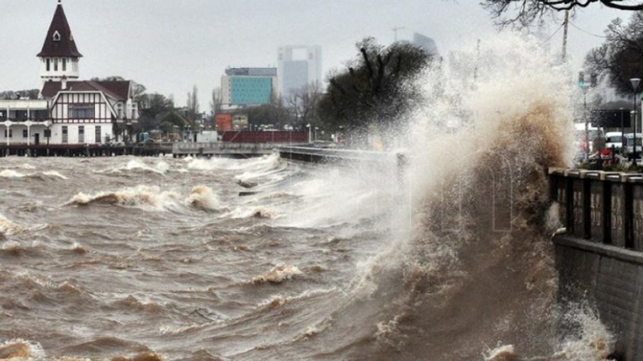 Mantienen el alerta por crecida del Río de la Plata