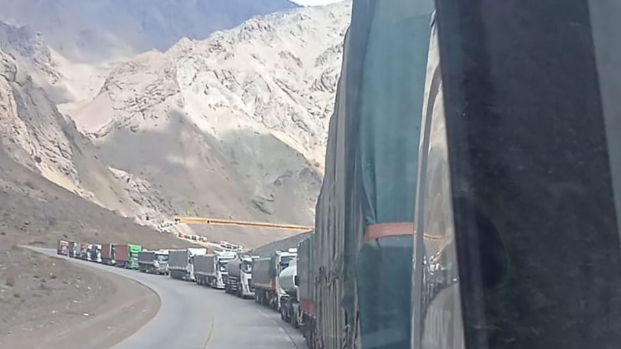Se solucionó el conflicto de los 3 mil camioneros varados en la frontera con Chile