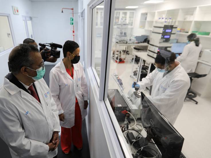 Fase aguda de la pandemia podría acabar a fin de año si se vacuna al 70% del mundo