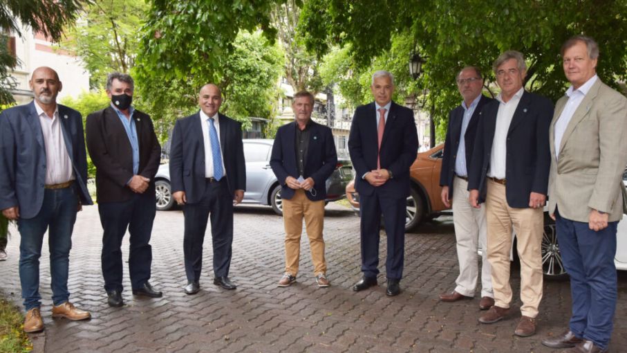 Domínguez recibió a las entidades agropecuarias y detalló las acciones de asistencia