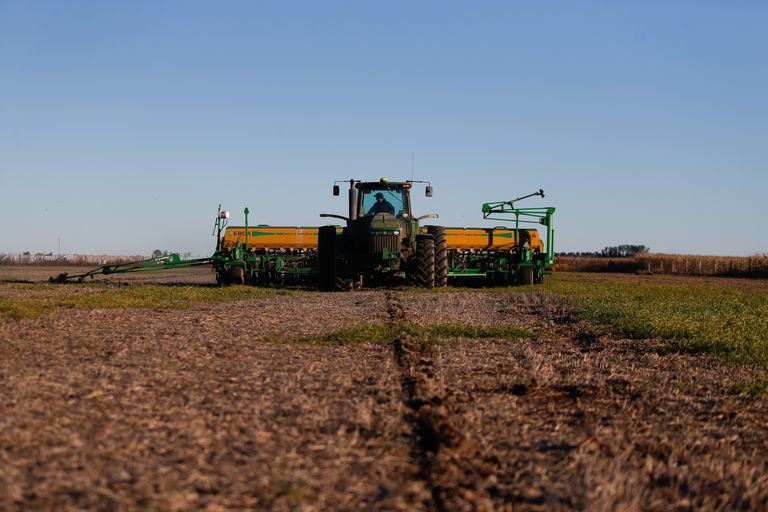 Banco Nación lanza línea de créditos para compra de maquinaria agrícola local