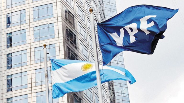 YPF dice que asegura el abastecimiento de gasoil