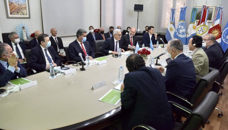 Buscan recuperar tierras productivas en tres provincias