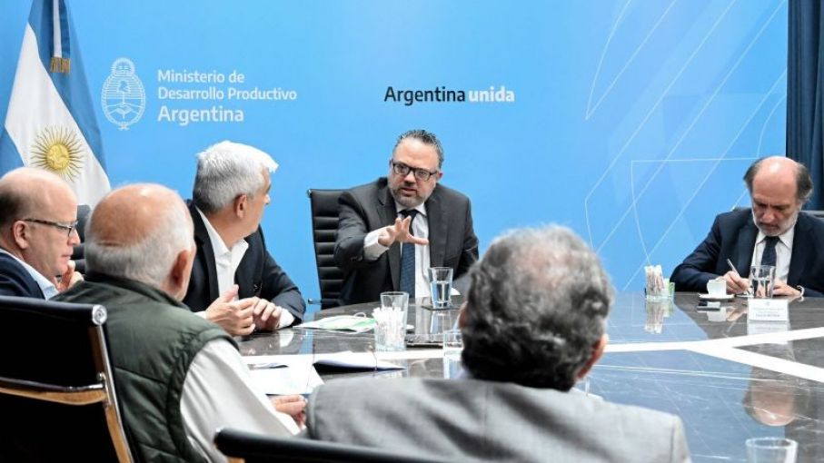 Kulfas y Domínguez avanzan con un plan de industrialización avícola para los próximos 5 años